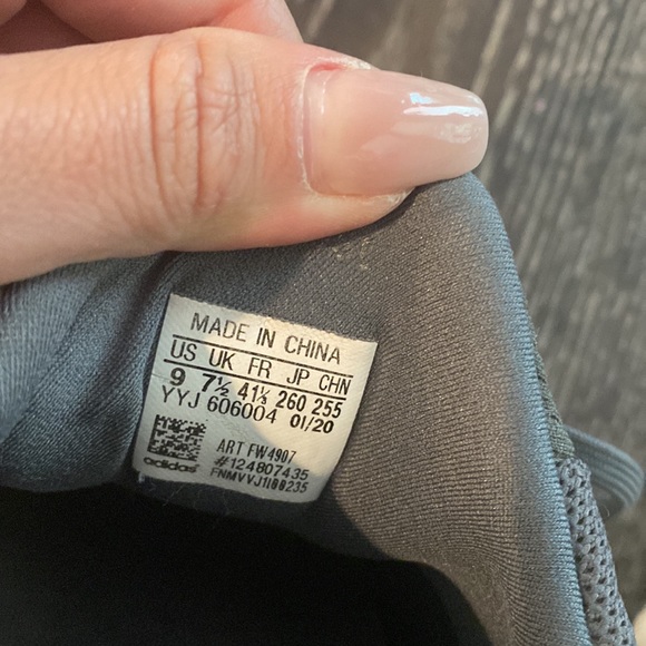 ADIDAS ULTRABOOST running shoes - Picture 5 of 7